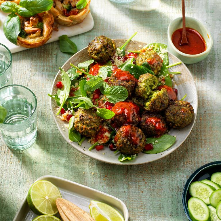 Quinoasalat med falafel spinat Quinoasalat med falafel spinat