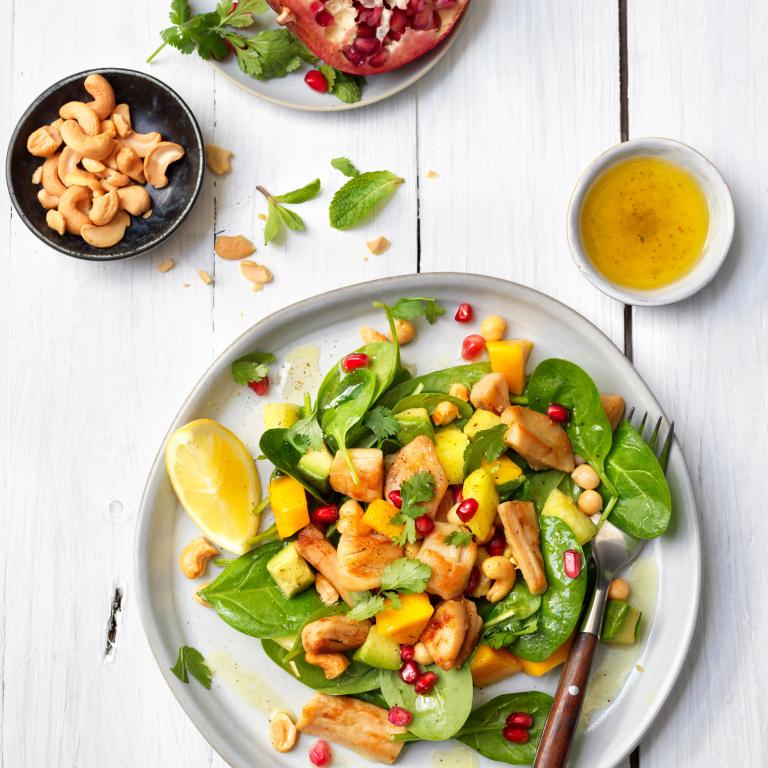 FILÉT PIECES SALAT MED FRUGT OG KIKÆRTER