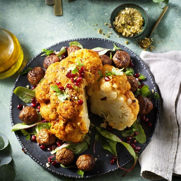 Ristet blomkål med vegetarkugler Brændt blomkål med falafel